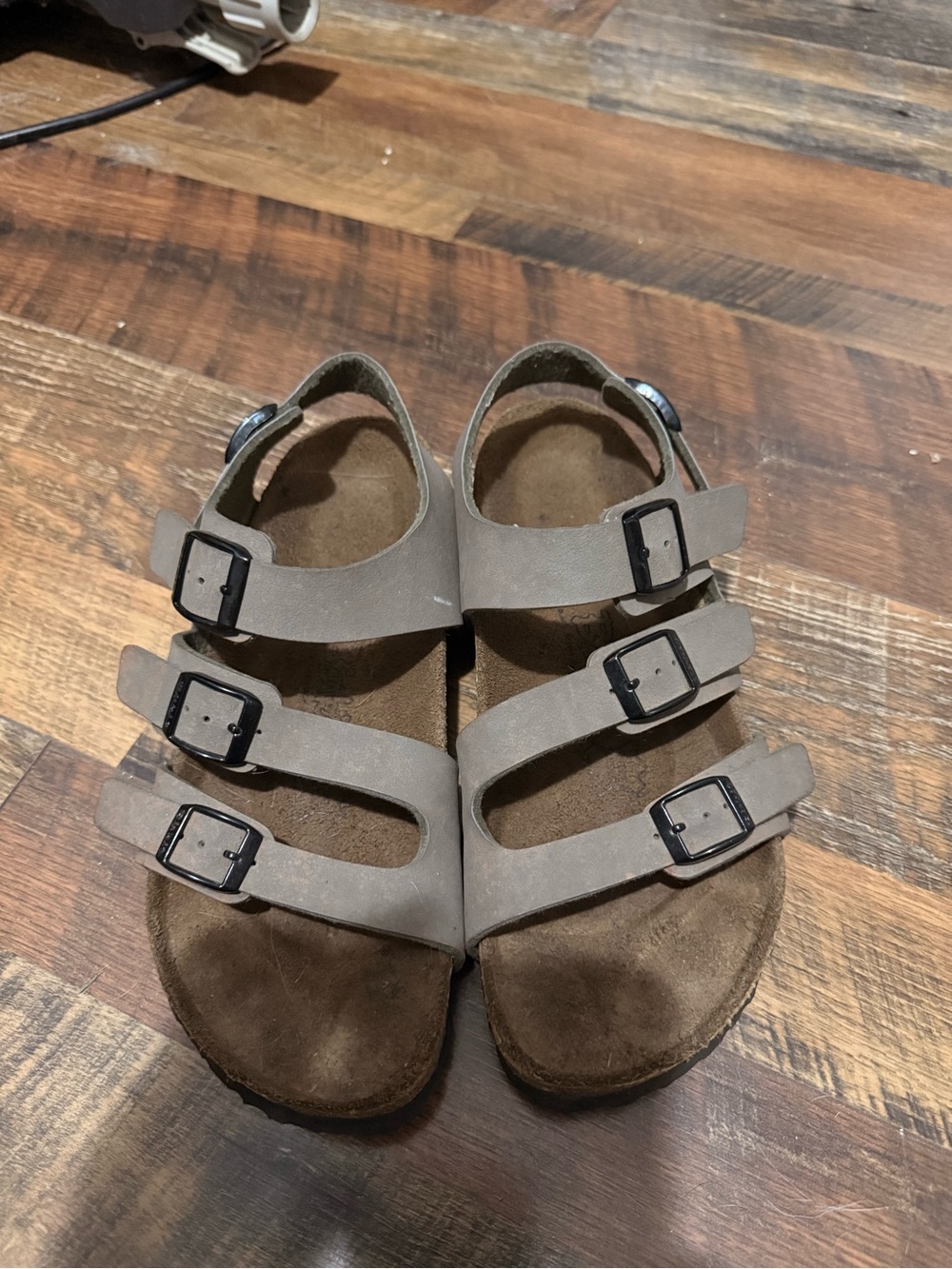 Birki  Birkenstock Gray Triple-Strap Buckle Sandals 39